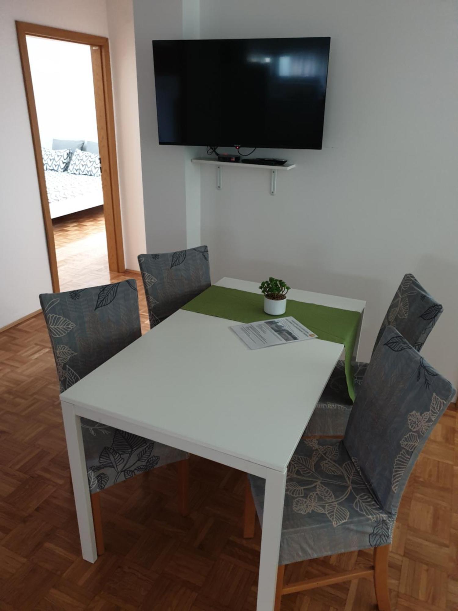 Apartment Emma Ljubljana - Free Parking, Ac, Wifi Стая снимка