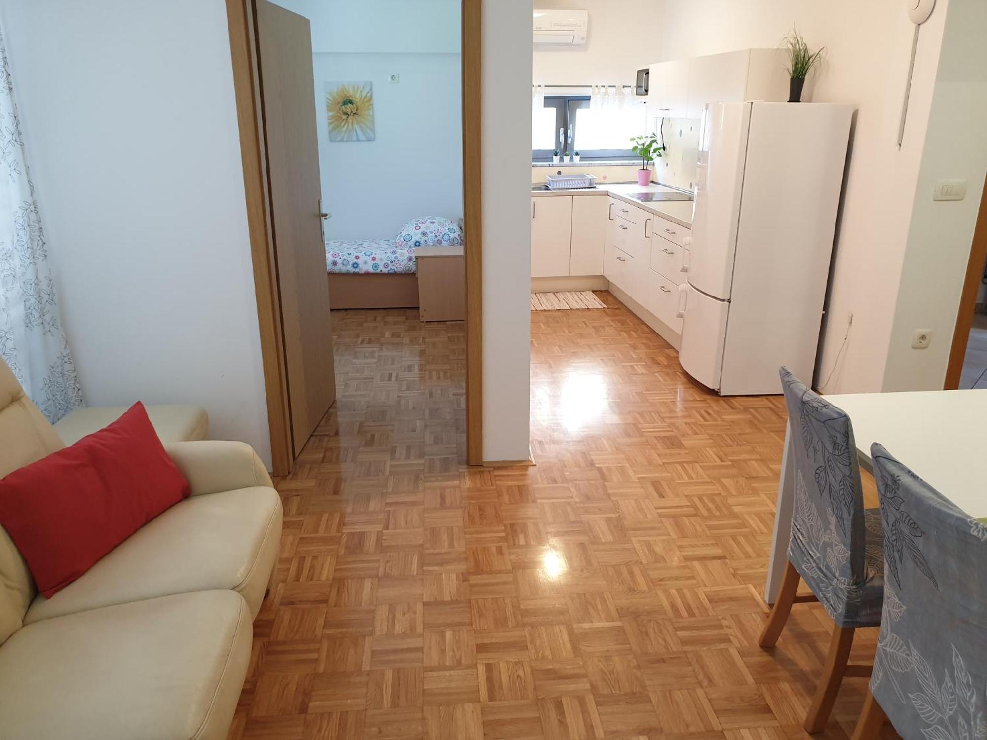 Apartment Emma Ljubljana - Free Parking, Ac, Wifi Стая снимка