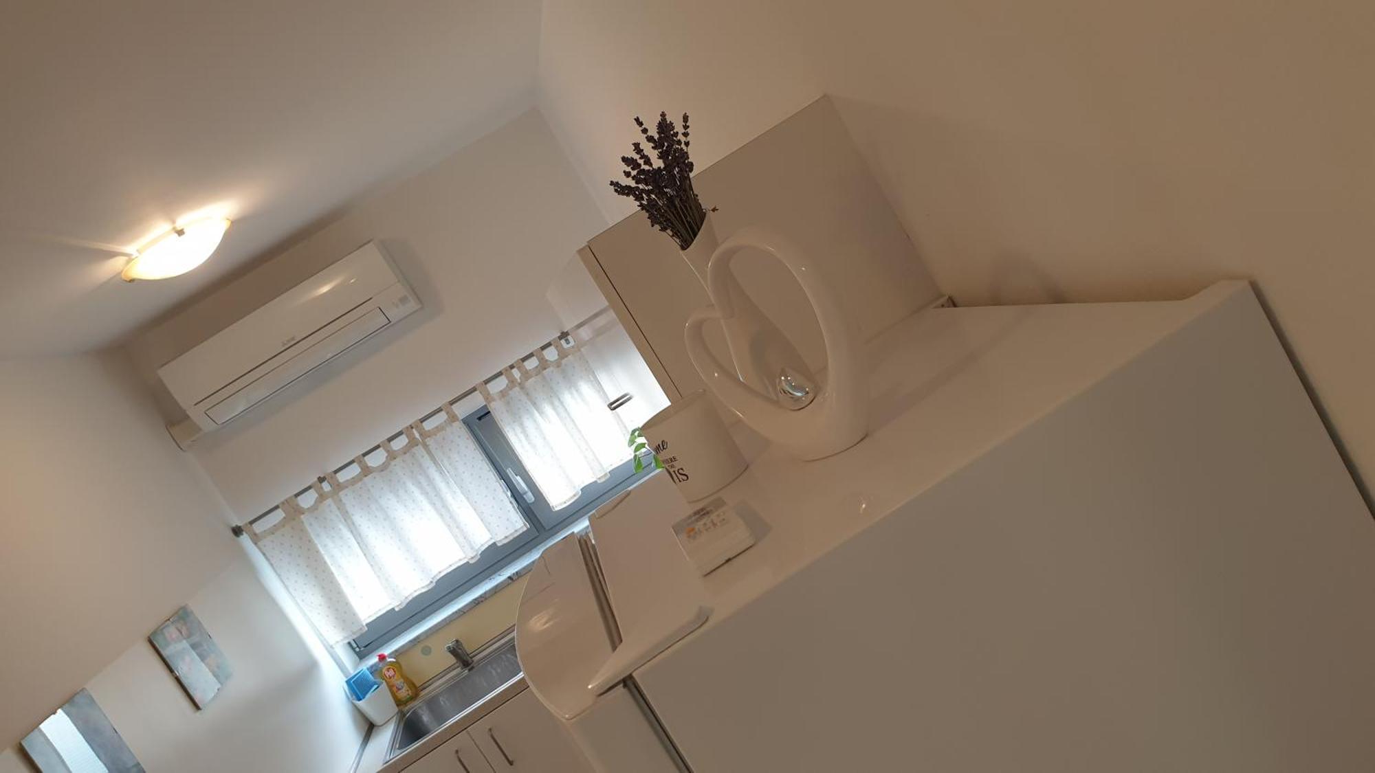 Apartment Emma Ljubljana - Free Parking, Ac, Wifi Стая снимка