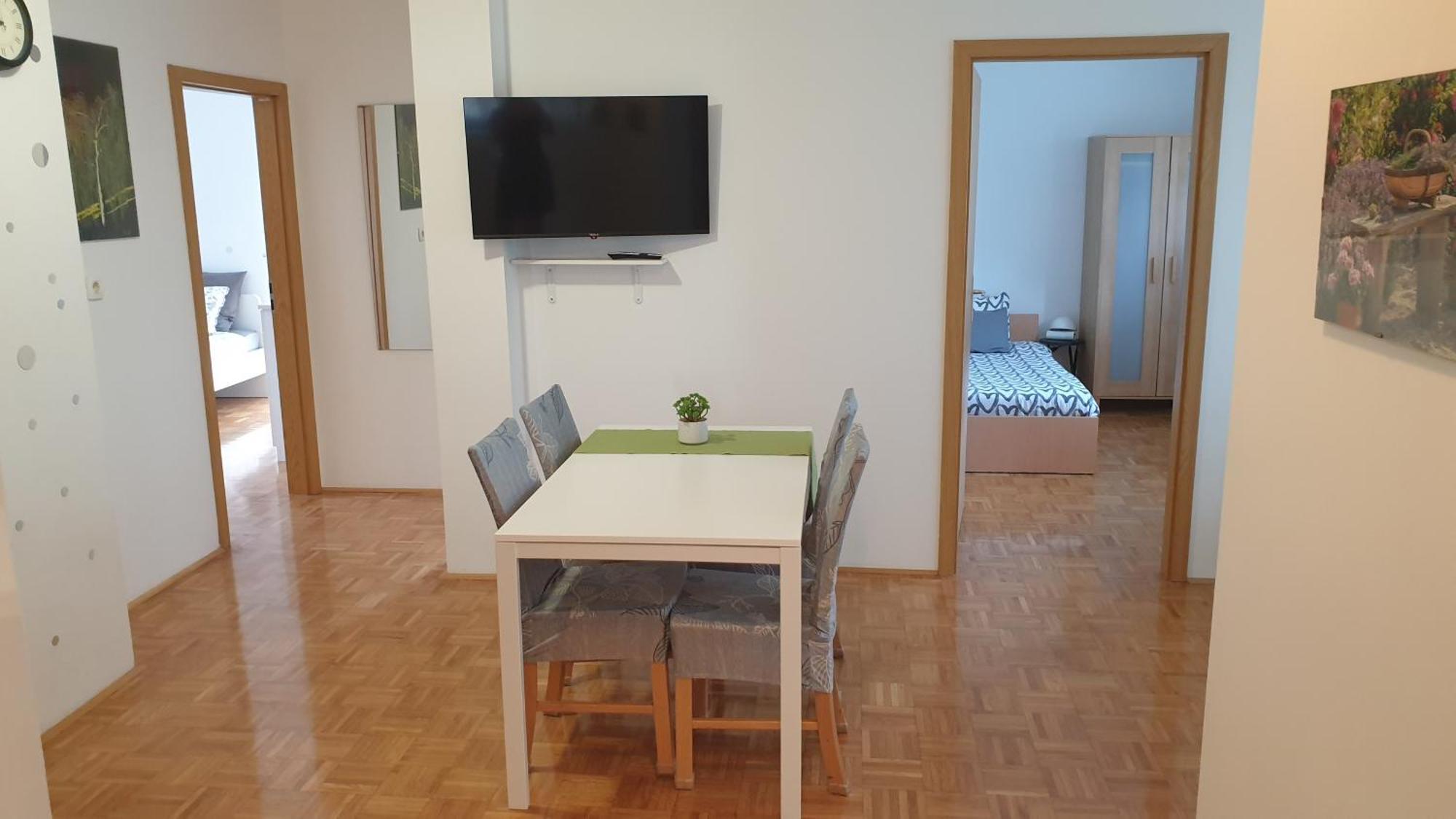 Apartment Emma Ljubljana - Free Parking, Ac, Wifi Стая снимка